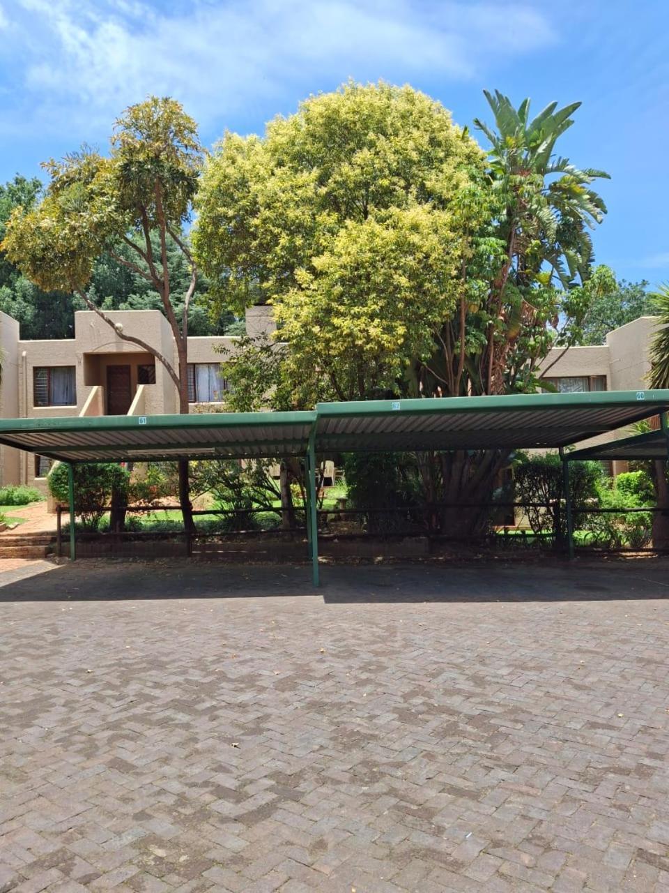 Modern Comfort In Sandton Privatunterkunft *